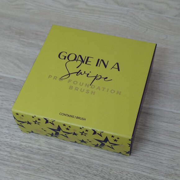 LWYA Gone in a Swipe Pro Foundation Brush NEW - Picture 2 of 7